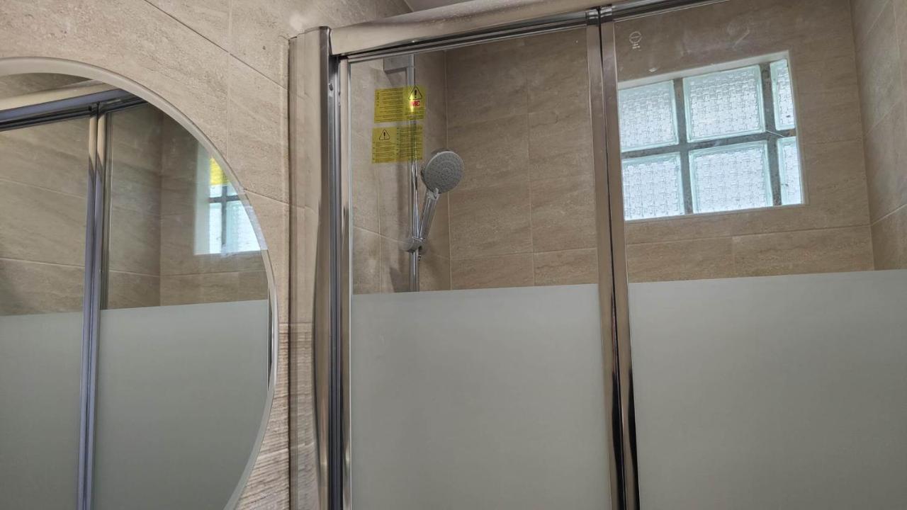 Chambre Pour 2 Personnes Avec Lit Separe Dans La Banlieue Parisienne Bondy Exterior foto